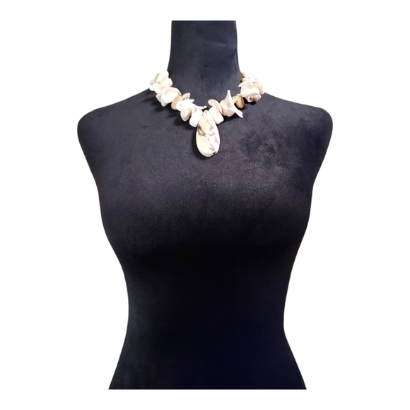 NWOT Neutral Colored Stone Necklace OS - Picture 3 of 9